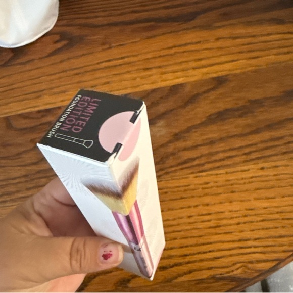 IT Cosmetics Heavenly Luxe Complexion limited edition new never opened - Picture 2 of 3